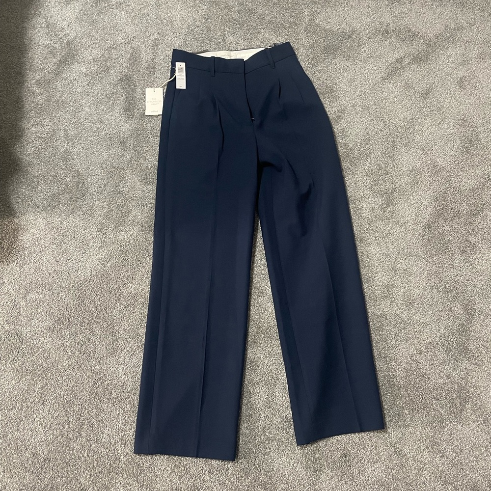 Aritzia Effortless Pant in (Re)ssential - Total Eclipse - Sz. 8